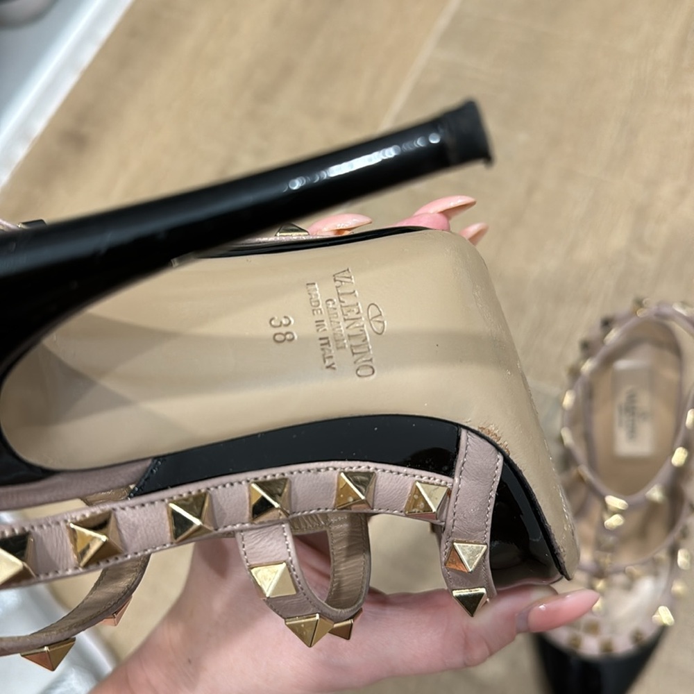 Valentino rock studs🖤 - Picture 4 of 9